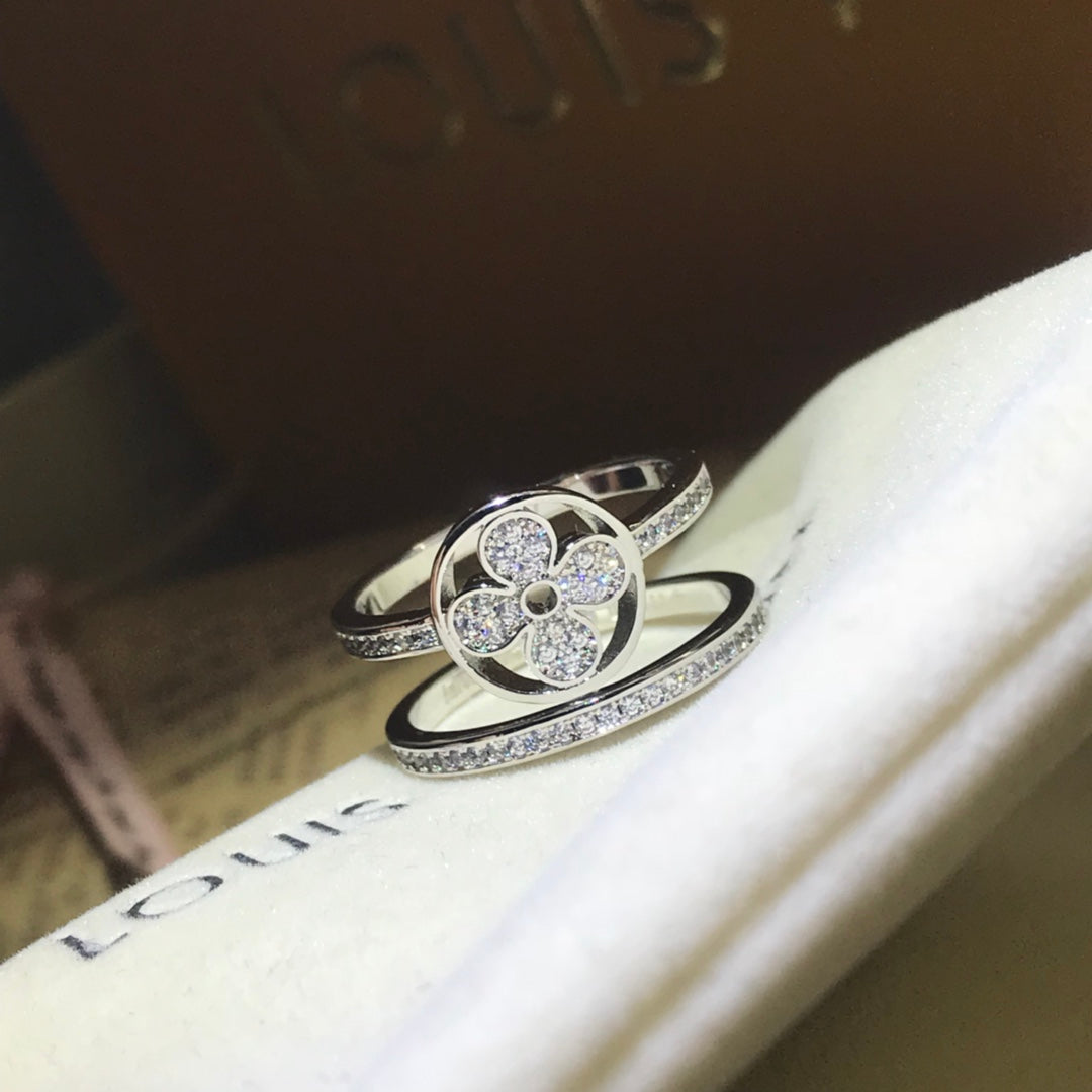 Louis Vuitton Idylle Blossom Two-Row 18K Gold Ring