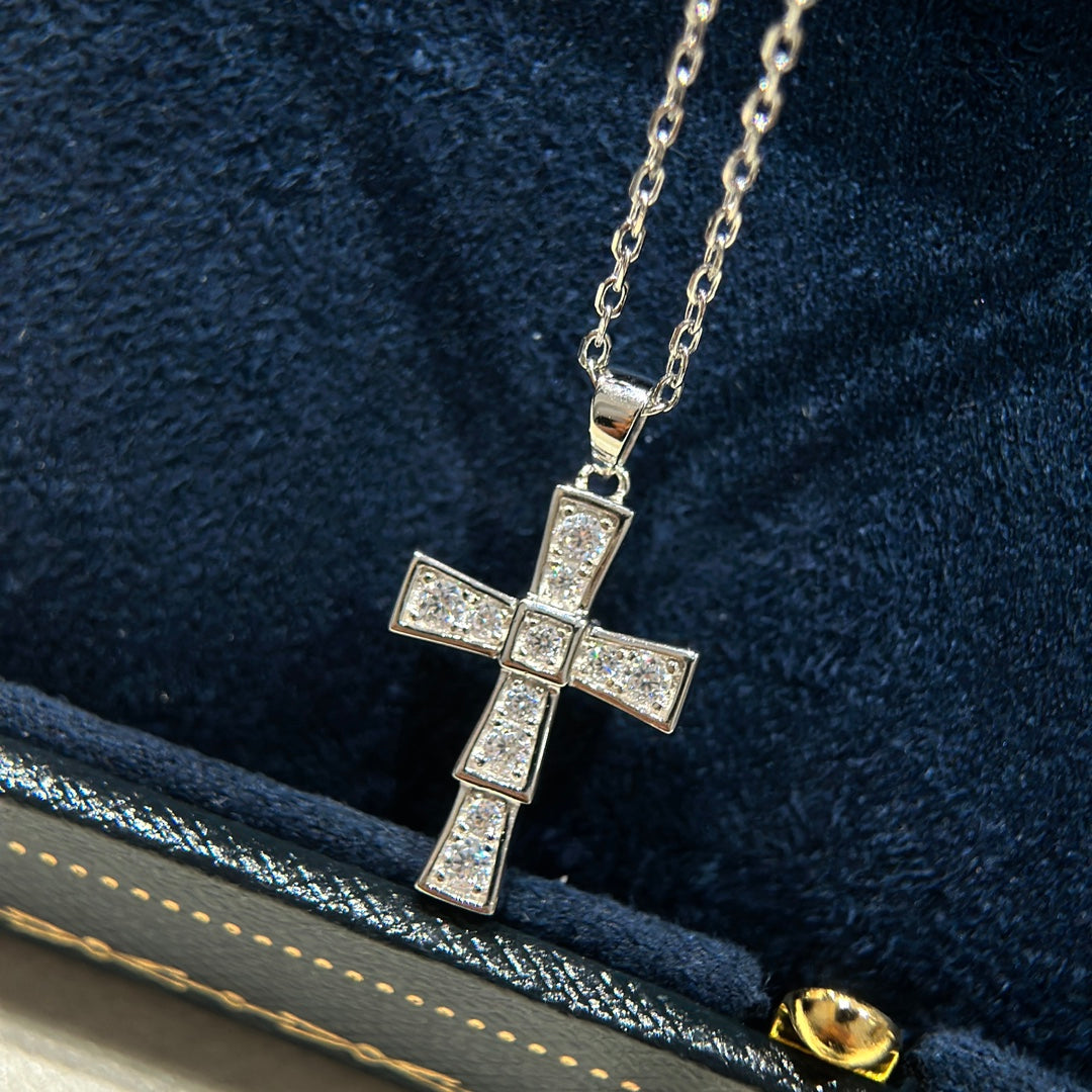 Diamond Pendants 18K Gold Necklace